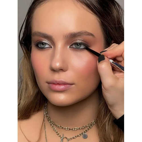 Устойчивый карандаш для глаз B.Colour Professional №01 - Black
