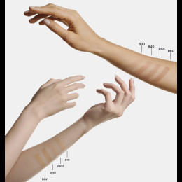 Тональный флюид Chanel Les Beiges Water Fresh Complexion Touch - B10