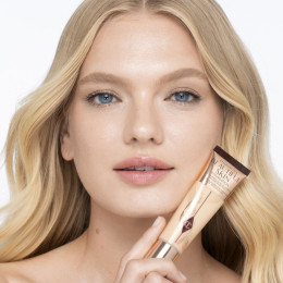 Тональный крем Charlotte Tilbury Beautiful Skin Medium Coverage - 4 Neutral, 30 мл