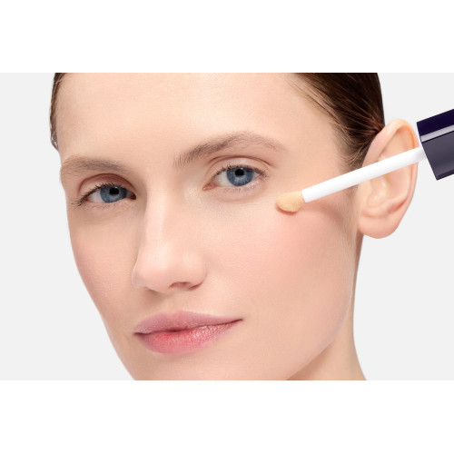 Консилер Estée Lauder Futurist Soft Touch Brightening Skincealer №1N, 6 мл