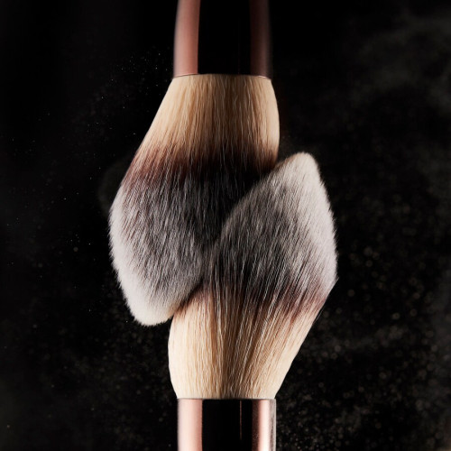 Кисть для лица Hourglass Veil Powder Brush