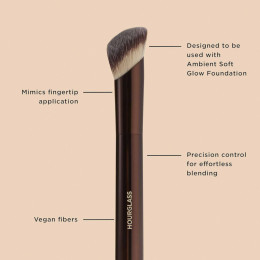 Кисть для тона Hourglass Foundation Brush