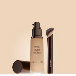 Кисть для тона Hourglass Foundation Brush
