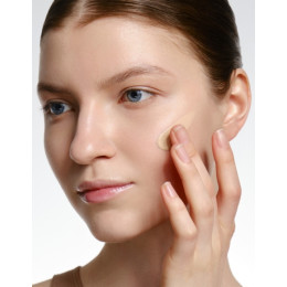 Легкая тональная основа Skin Impression Foundation №202, SHIK