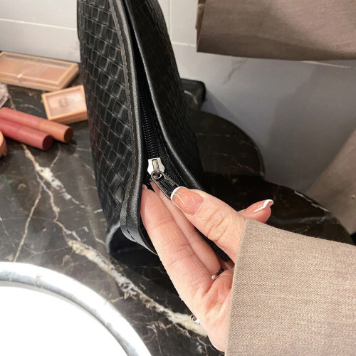 Плетеная косметичка Черная